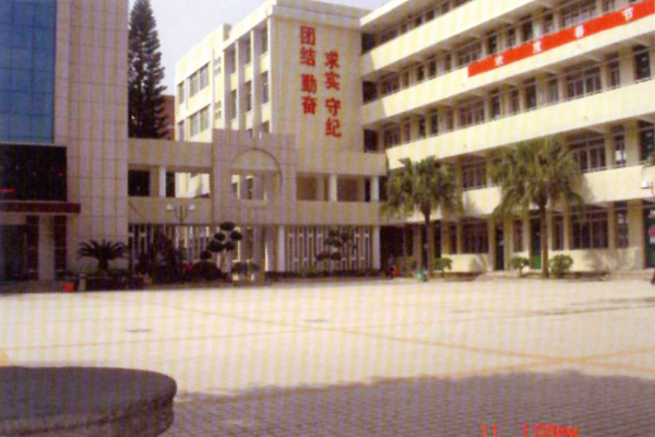 福建建材工业学校轻质隔墙板施工现场