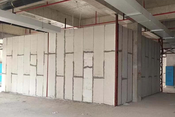 复合轻质隔墙板施工现场